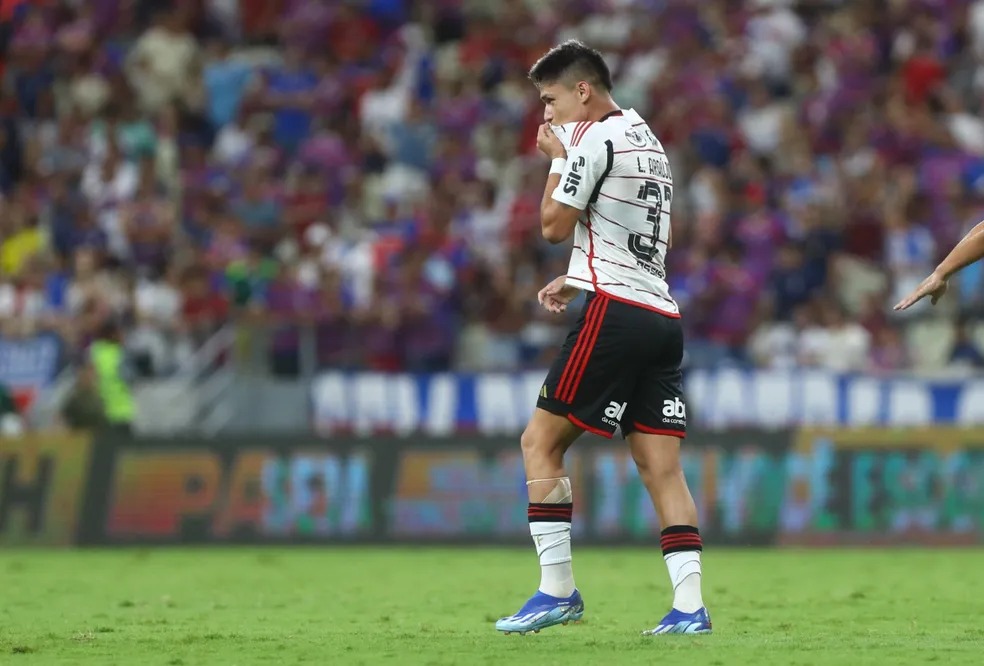 LUIZ ARAÚJO E CEBOLINHA SÃO DESTAQUE EM COLETIVA DE TITE